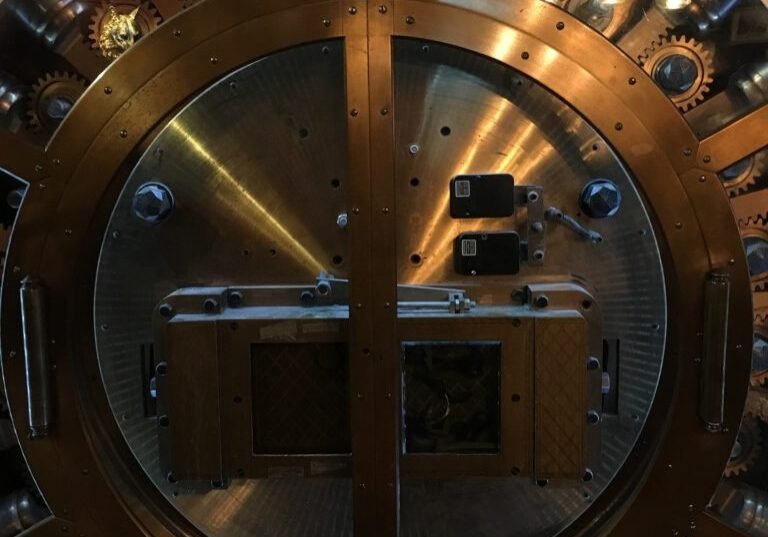 vault-2069293_1920
